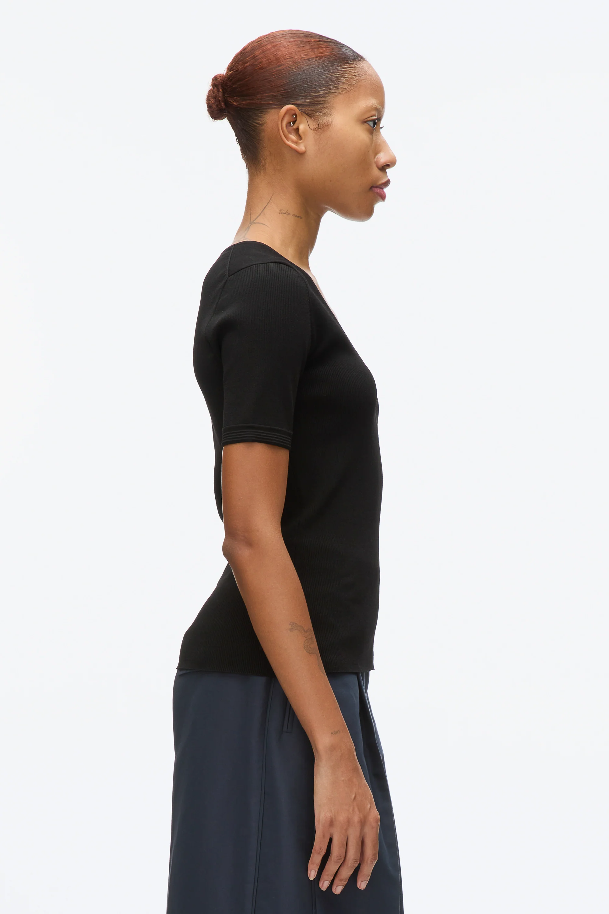 Compact Rib V-Neck Tee - Image 9